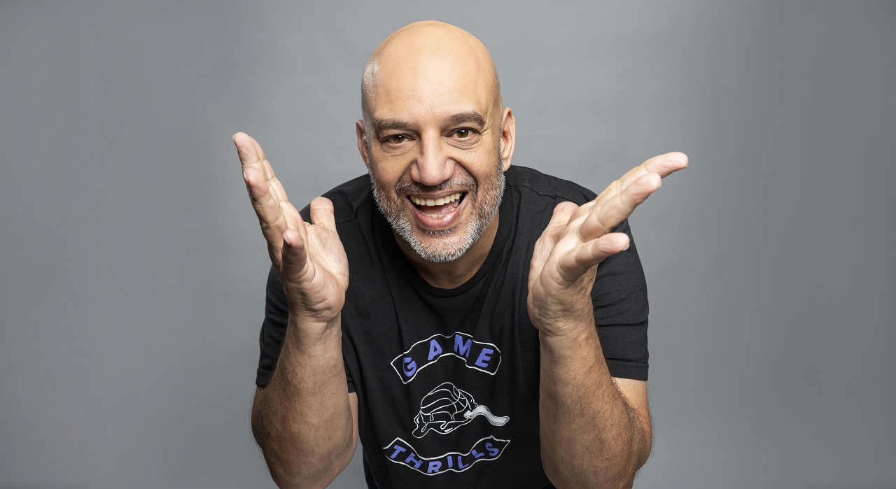 אחיק חממי במופע "מיקור חוץ"