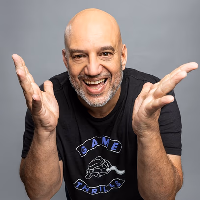 אחיק חממי במופע "מיקור חוץ"