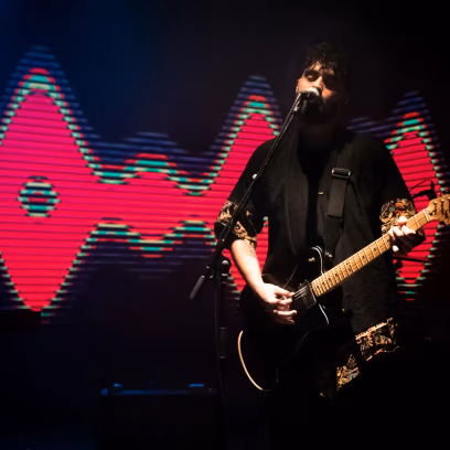 Loya – The Things I See Only When I Slow Down