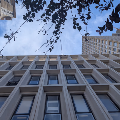 סיור שמיים | בתים מבפנים