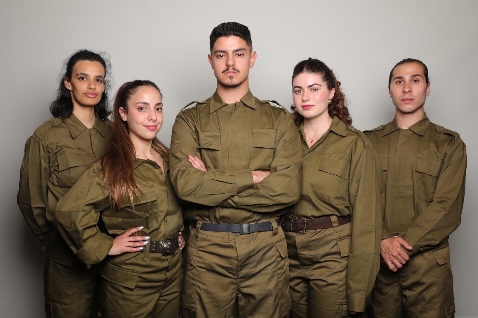 המחזה: אהבה מעבר לשחקים