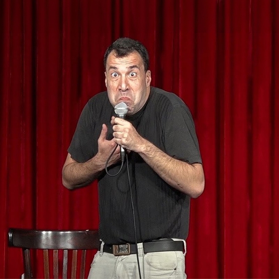 דותן רביד במופע סטנד אפ