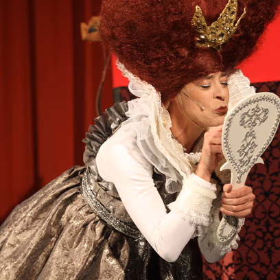 ארבעה משלים ומלכה