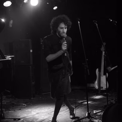 סָאוּנְד עָצְמָתִי וְקוֹדֵר / שנה בלי מיכאל בן זאב