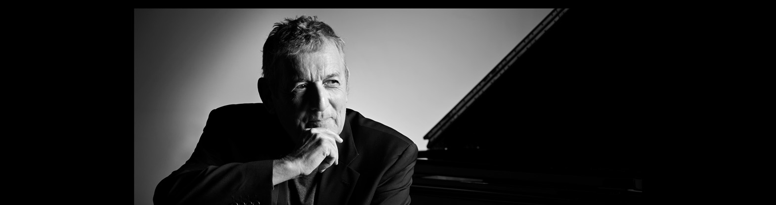 יוני רכטר בהופעה