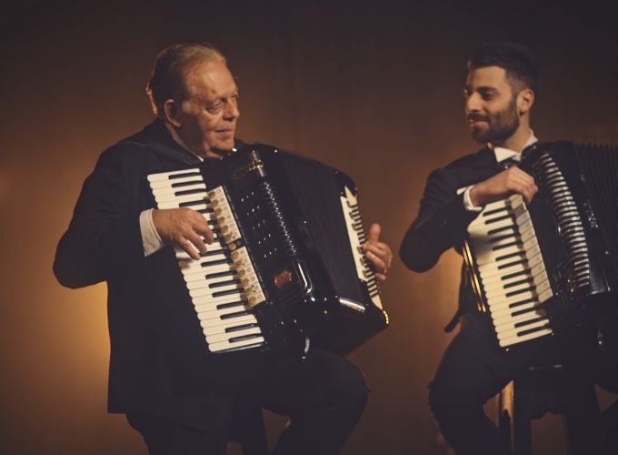 בין ברודווי לשאנז-אליזה